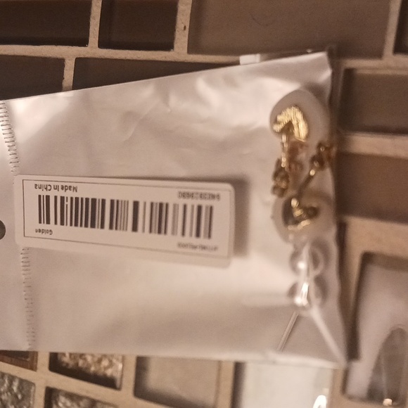 Golden Heart Earrings - Picture 4 of 4